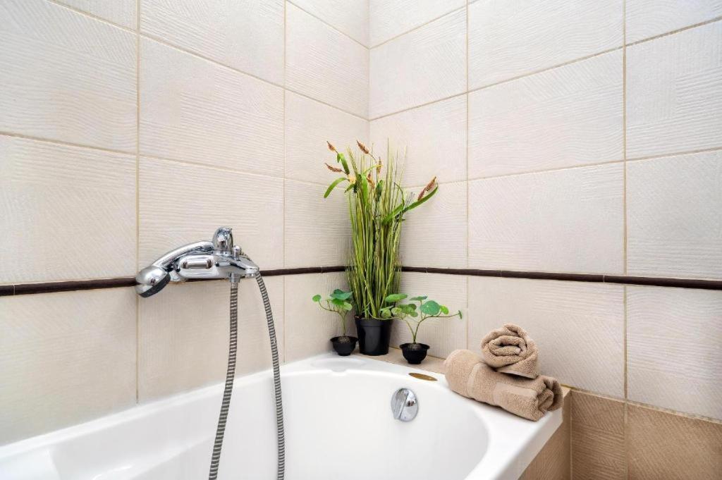Luxury Town Center Suite Apt A2 Candia Esterno foto